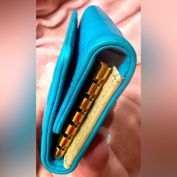 24 HR PRICE DROP!!  CHANEL CAMELLIA TURQUOISE LAMBSKIN QUILTED 6-KEY CASE - Picture 7 of 11